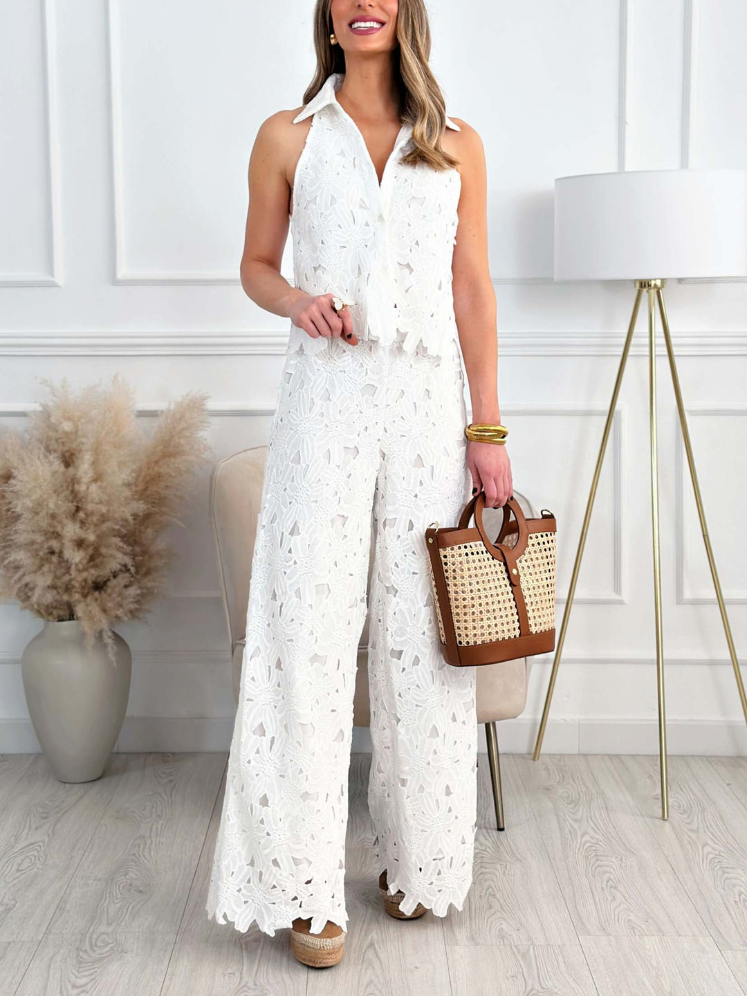 Exquisite Floral Lace Hollow Shirt Collar Tank Top