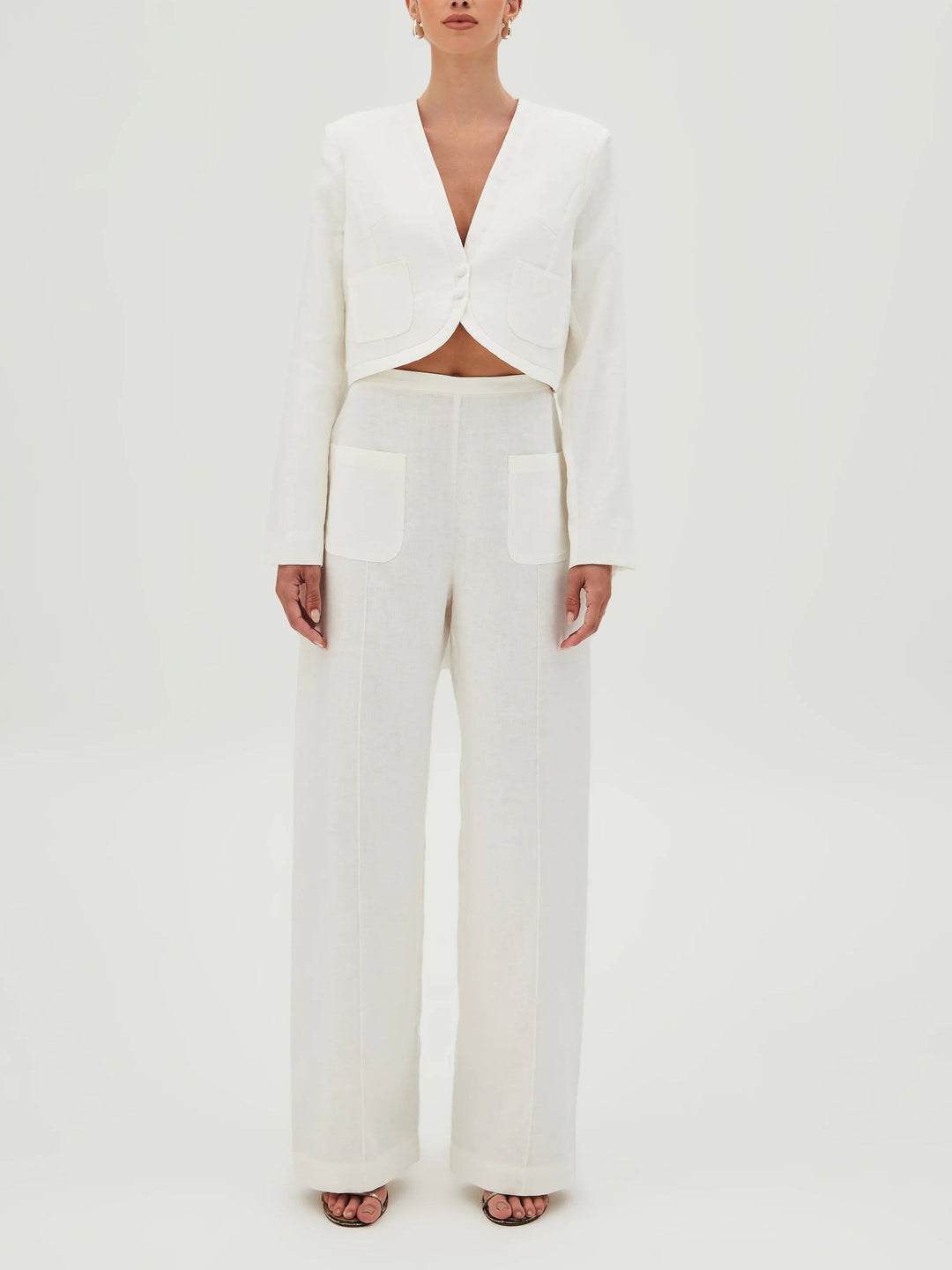 Elegant Cropped V-Neck Buttoned Blazer